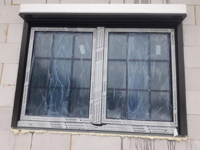 Zabezpieczenie szyb folią